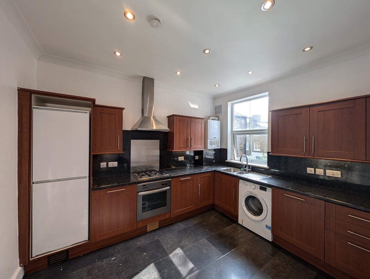 Flat Barrett's Grove in Greater London