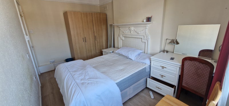 Flat Finchley Road in Greater London