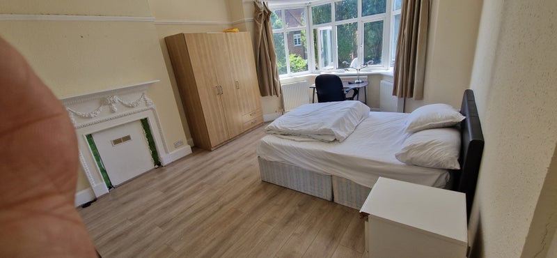Flat Finchley Road in Greater London