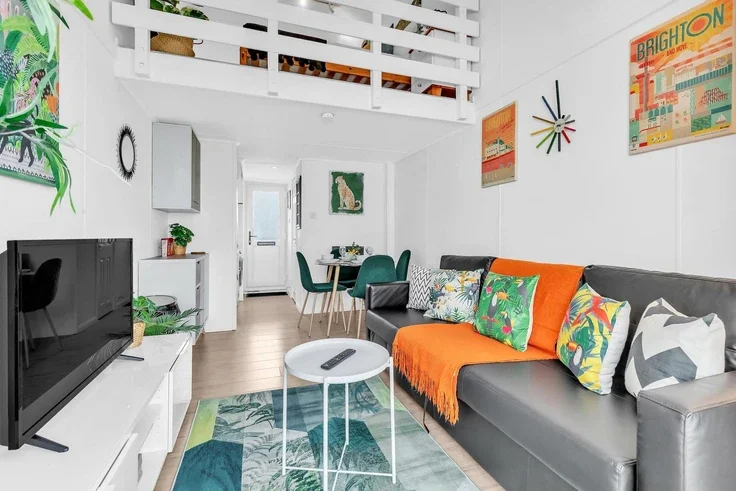 Flat North Wall Promenade in Roedean