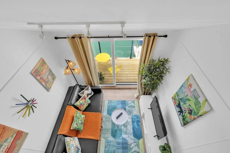 Flat North Wall Promenade in Roedean