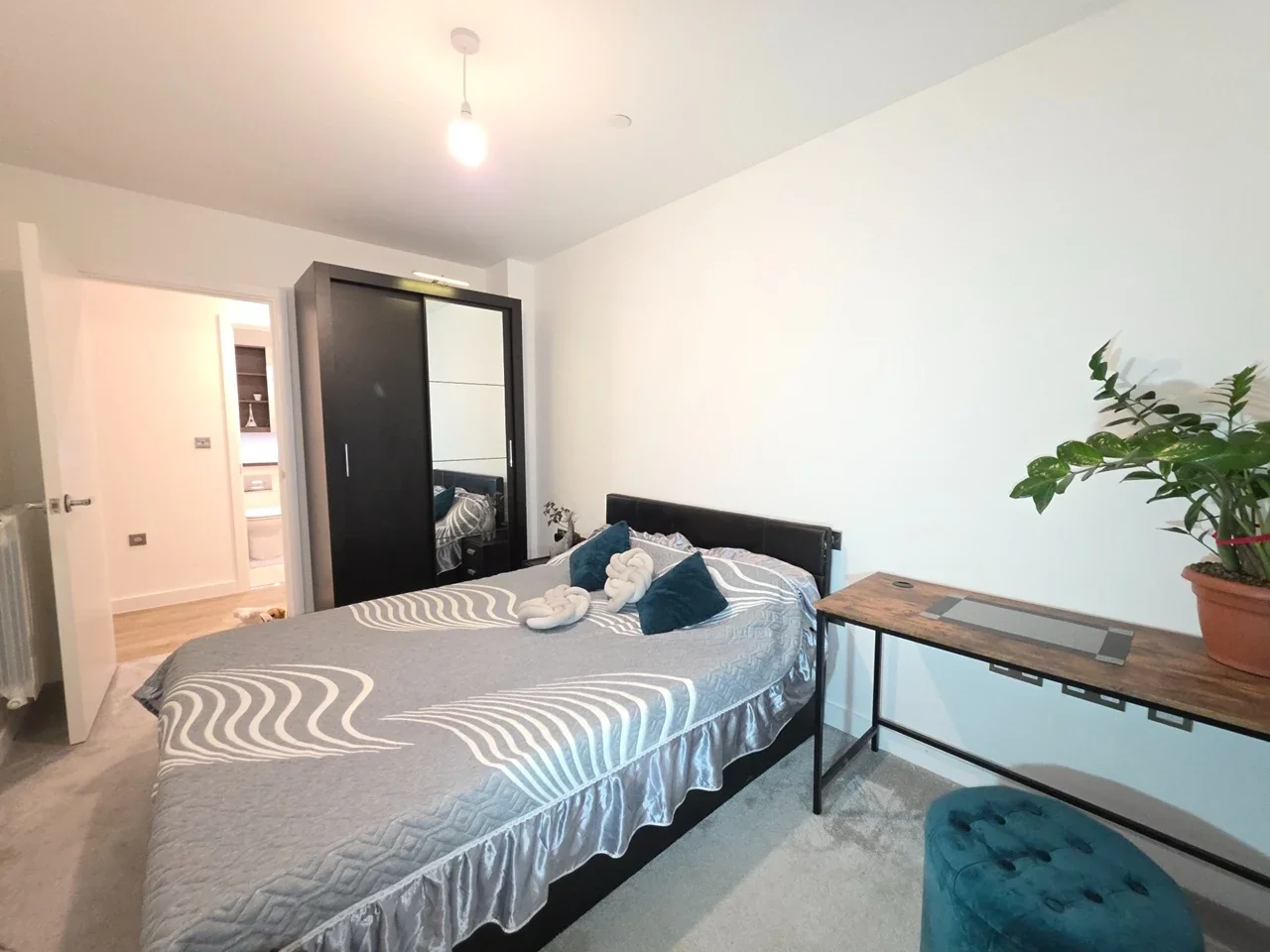 Room Plowden Road in Greater London