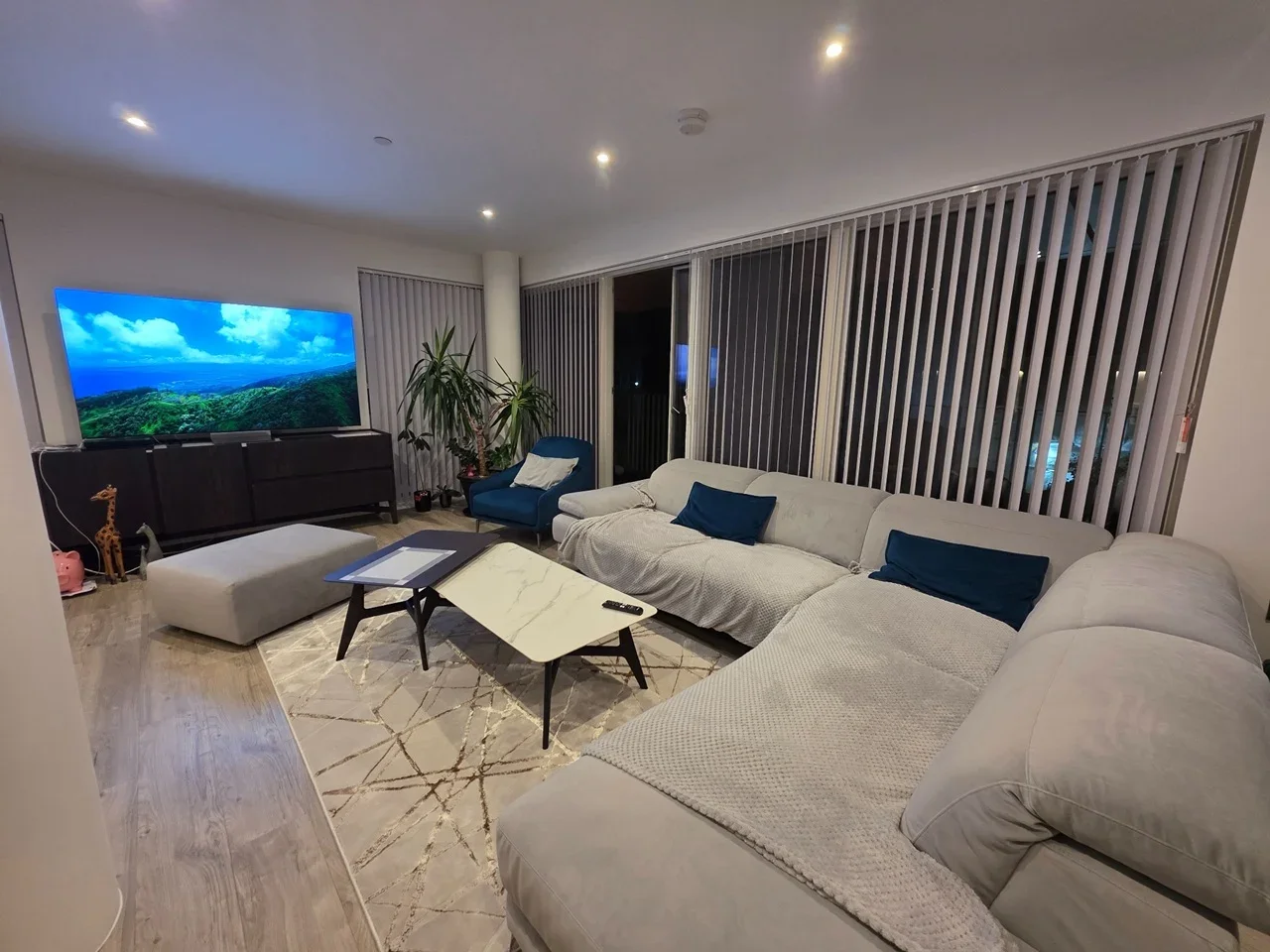 Room Plowden Road in Greater London