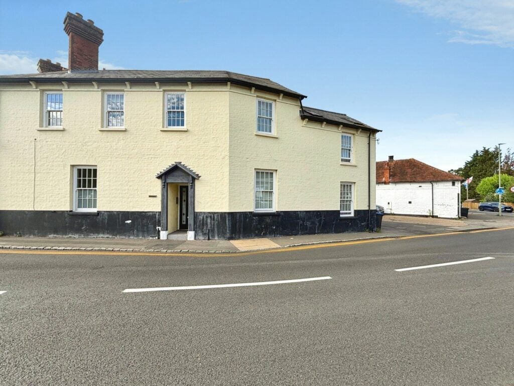 Flat The Square in Surrey Heath