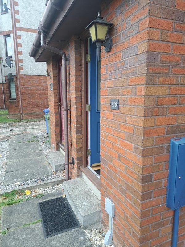 Room Waverley Crescent in Livingston