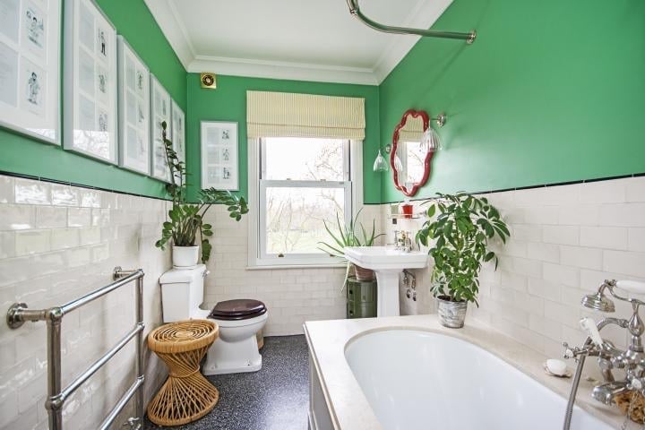 Room Queens Down Road in Greater London