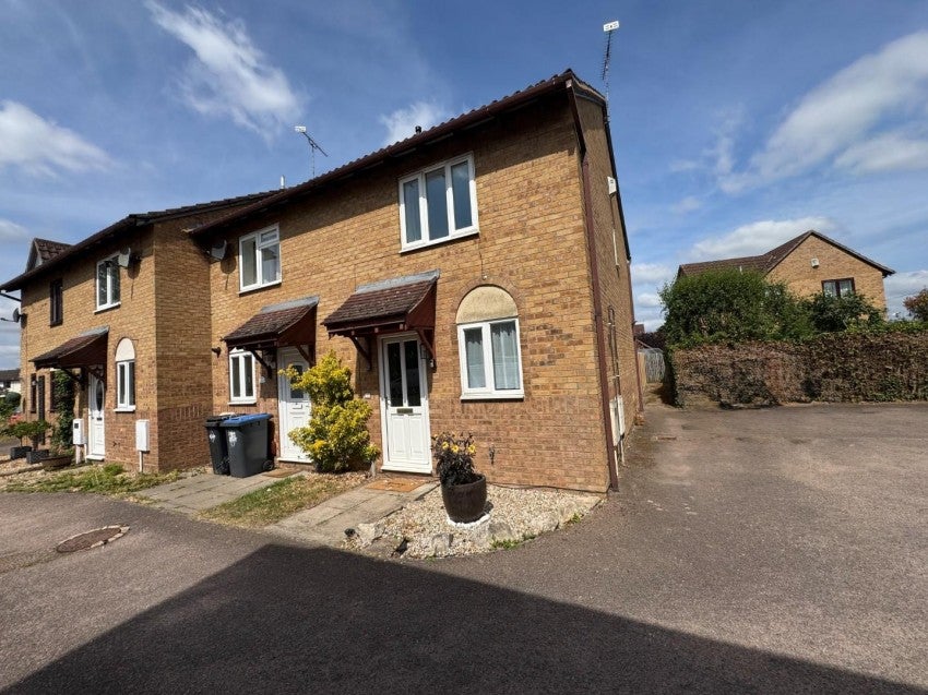 House Weaver Drive in Rugby