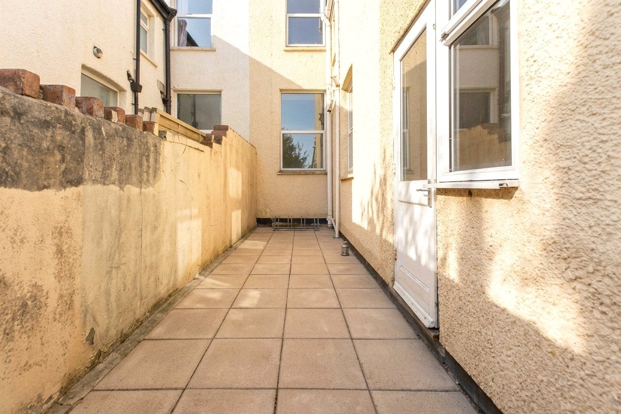 Room Seymour Avenue in Bristol