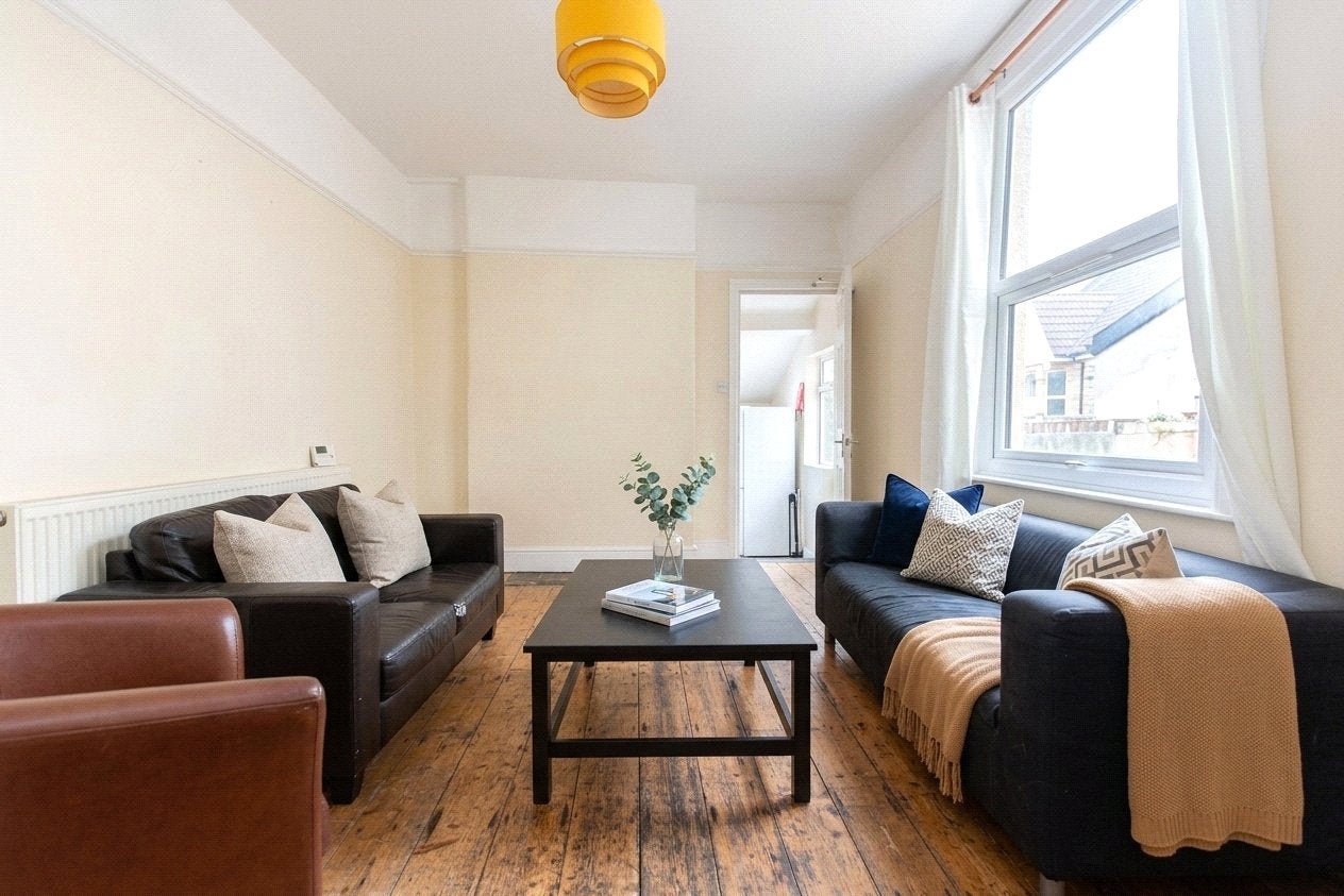 Room Seymour Avenue in Bristol