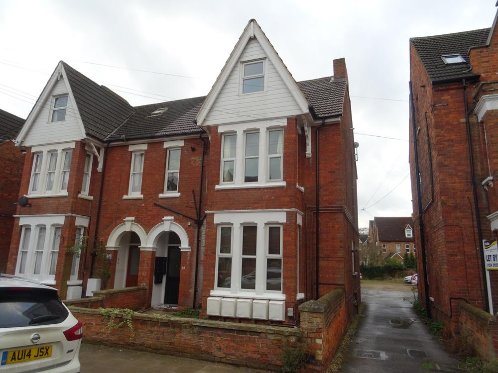 Flat St Michaels Road in Bedford
