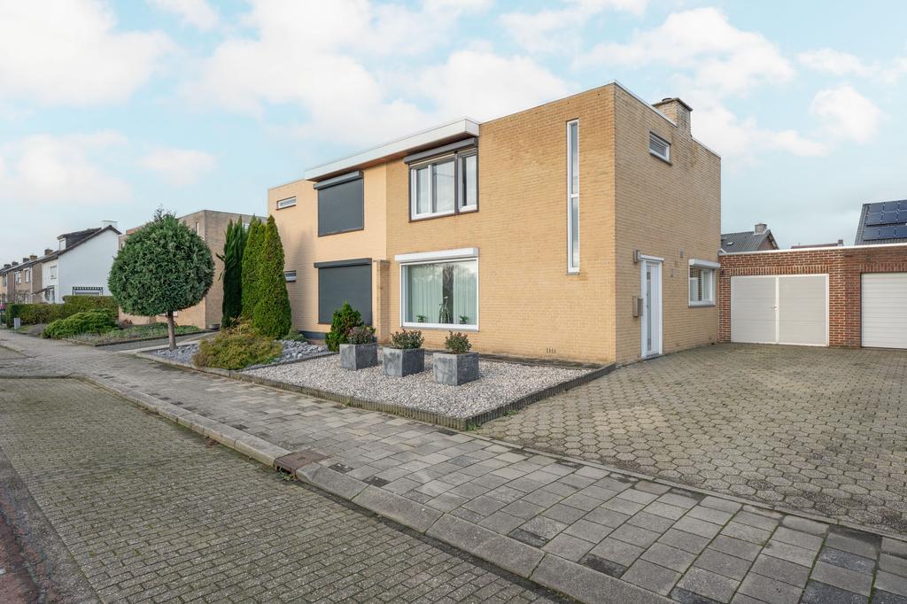 Huis Dorpstraat 20 in Buchten