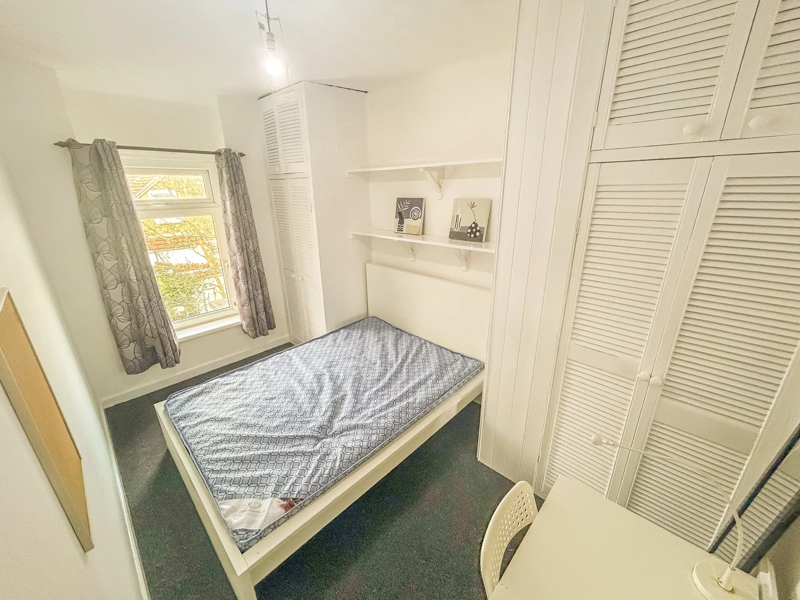 Room Birchwood Avenue in Pontypridd