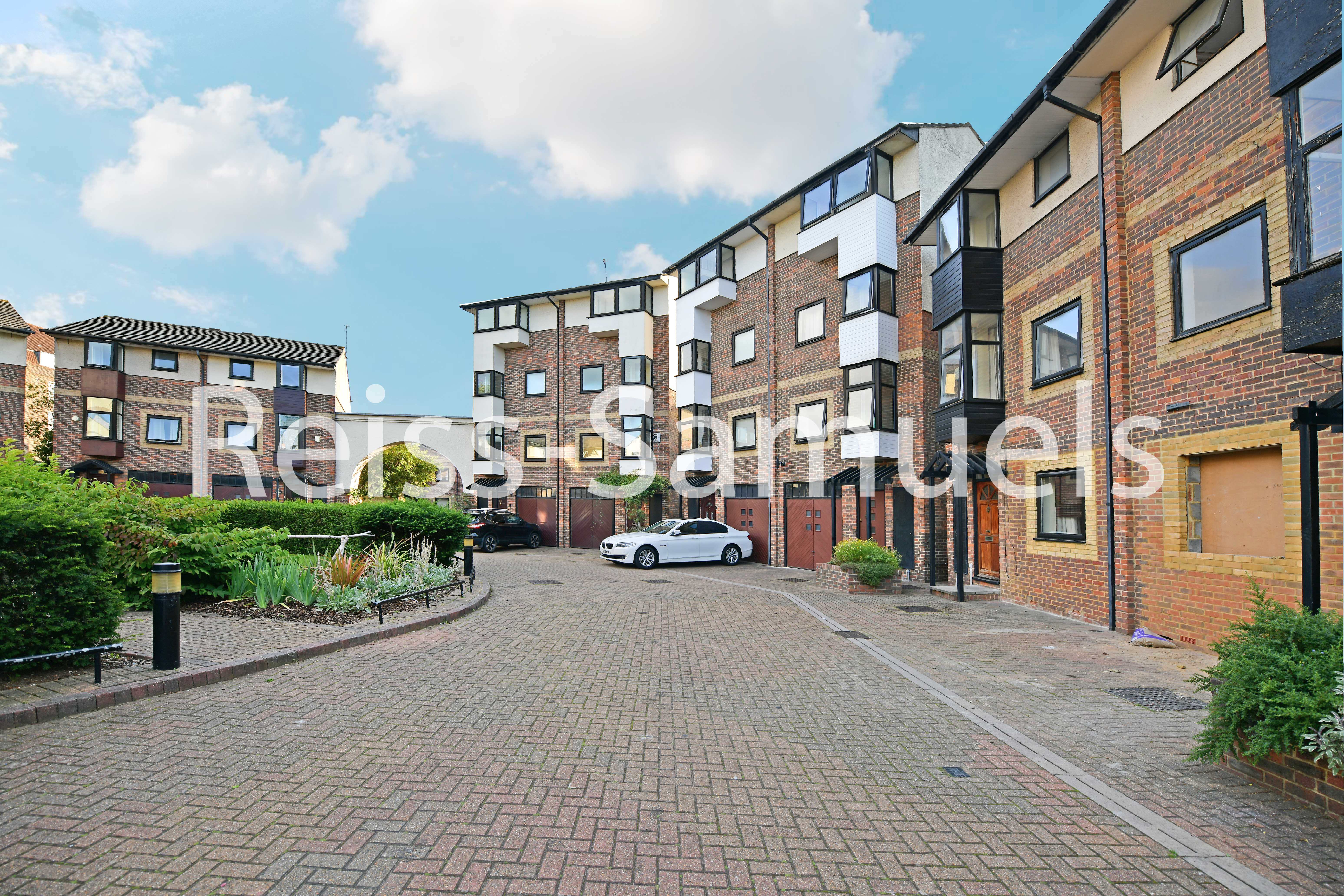 House Barnfield Place in Greater London