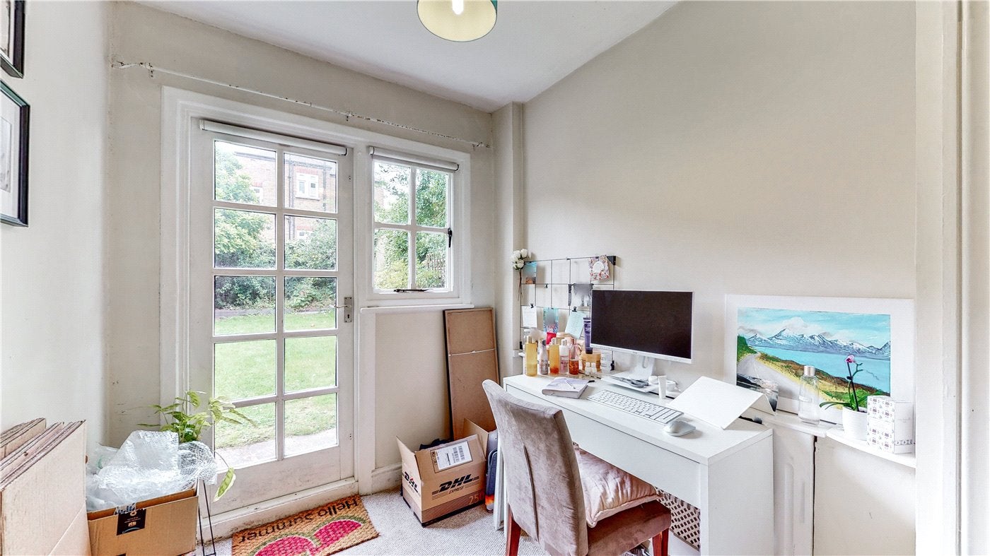 Flat Florence Road in Greater London
