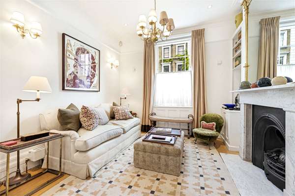 House Alderney Street in City of Westminster