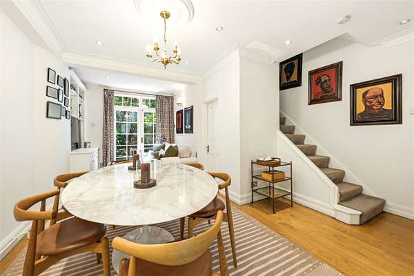 House Alderney Street in City of Westminster