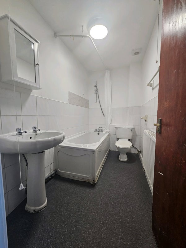 Room Hallcar Street in Sheffield
