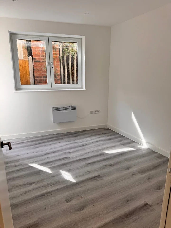 Flat Bakers Avenue in Greater London