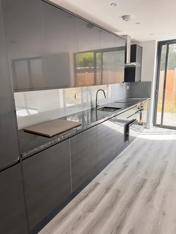 Flat Bakers Avenue in Greater London