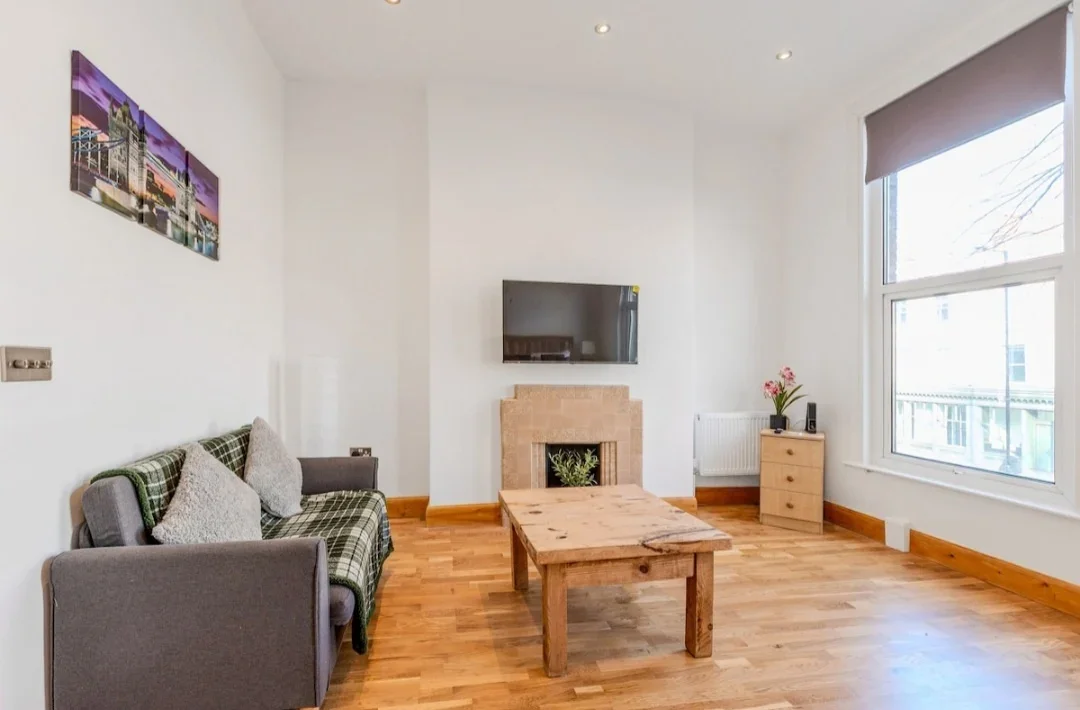 Flat London Road in Greater London