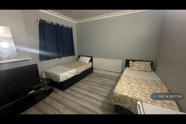Room Lewisham Way in Greater London