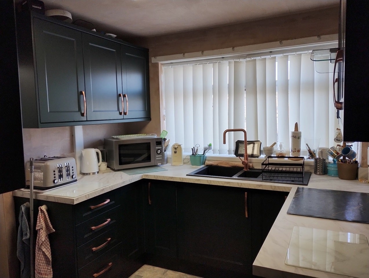 Room Lexington Drive in Hull