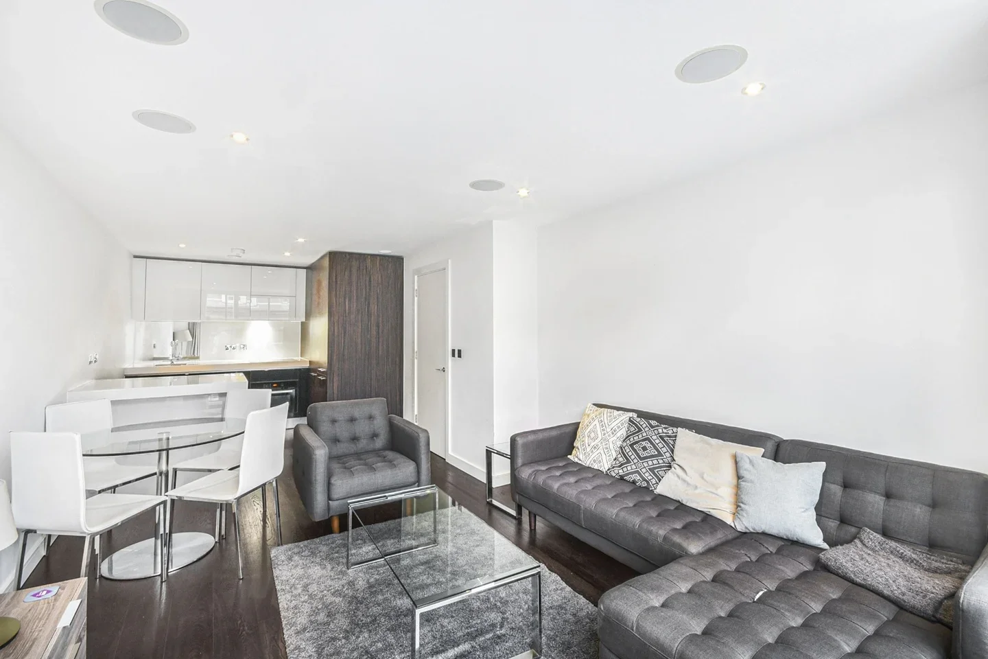 Flat Gatliff Road in City of Westminster