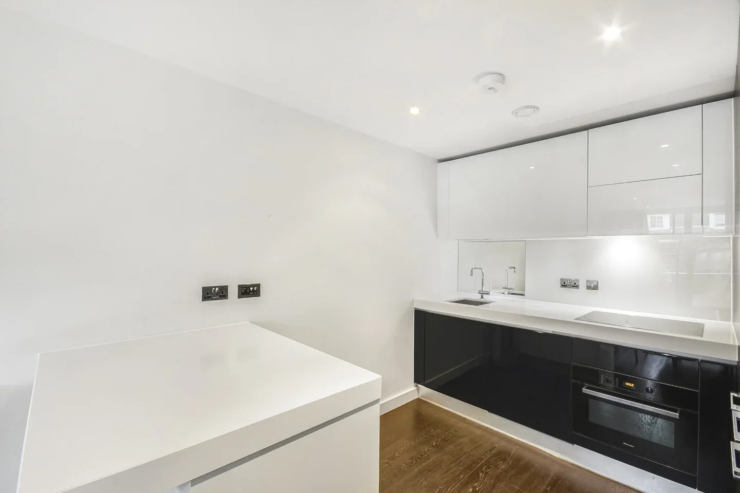 Flat Gatliff Road in City of Westminster