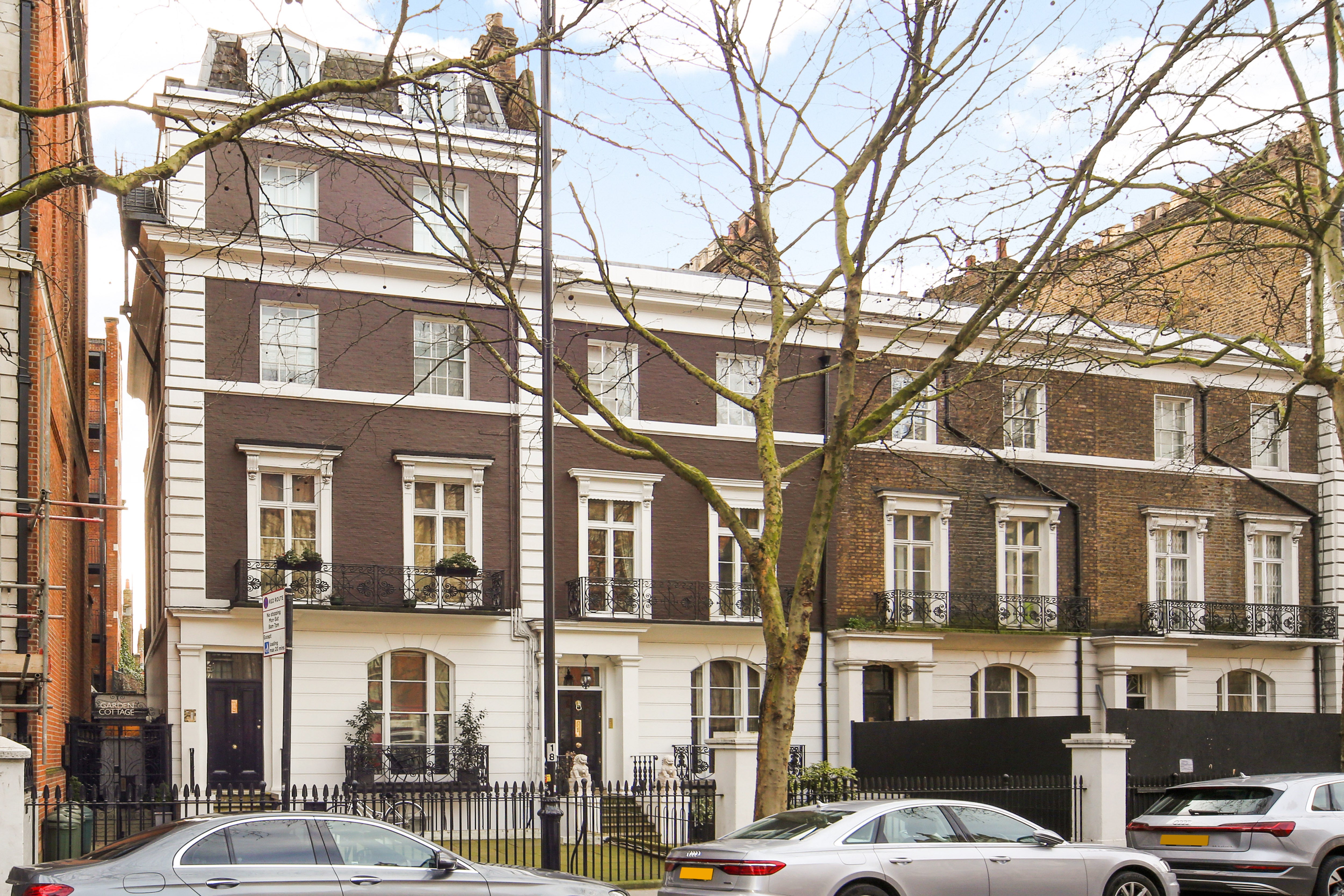 Flat Thurloe Place in Greater London