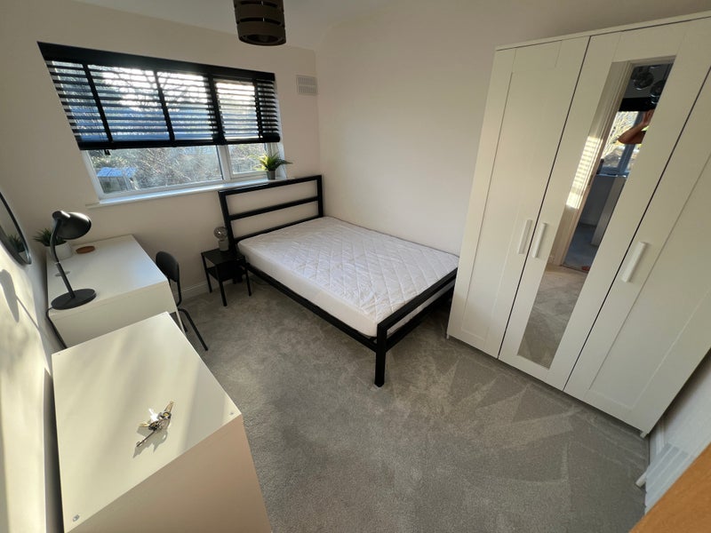 Room Chamberlain Crescent in Shirley