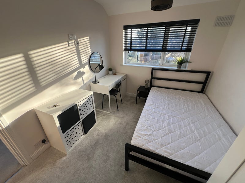 Room Chamberlain Crescent in Shirley
