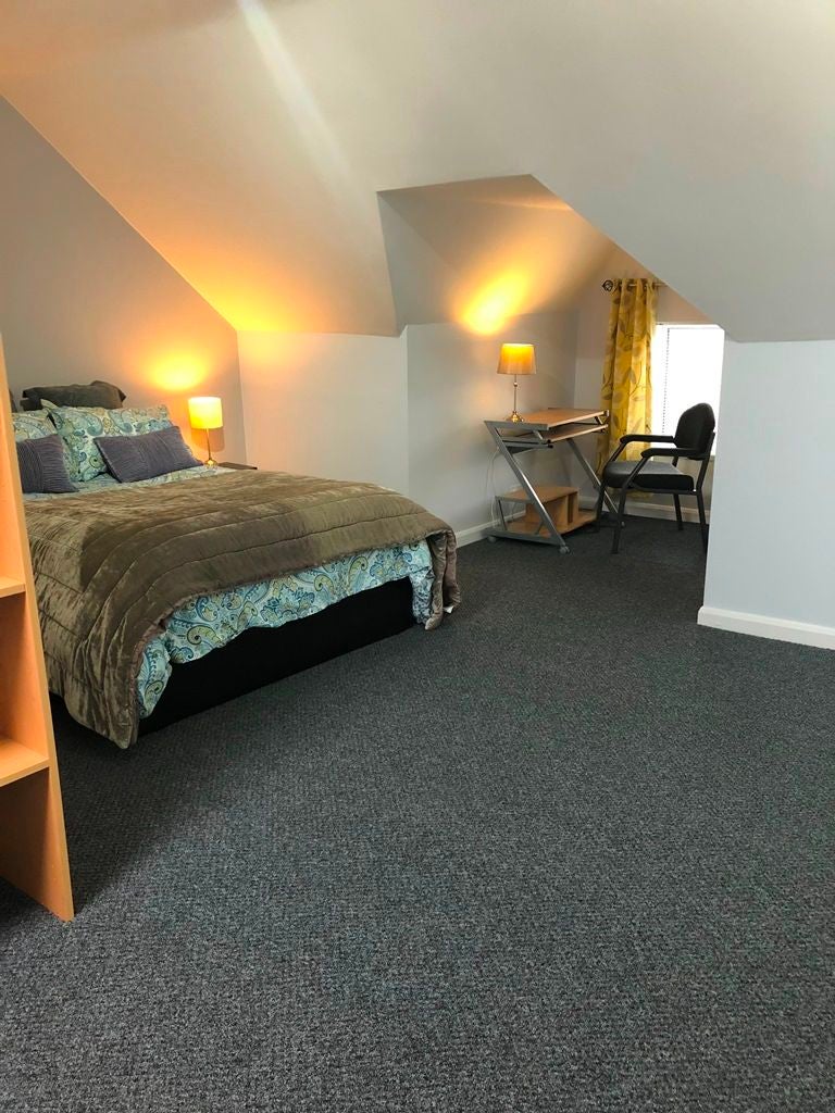Room Hinderwell Street in Hull