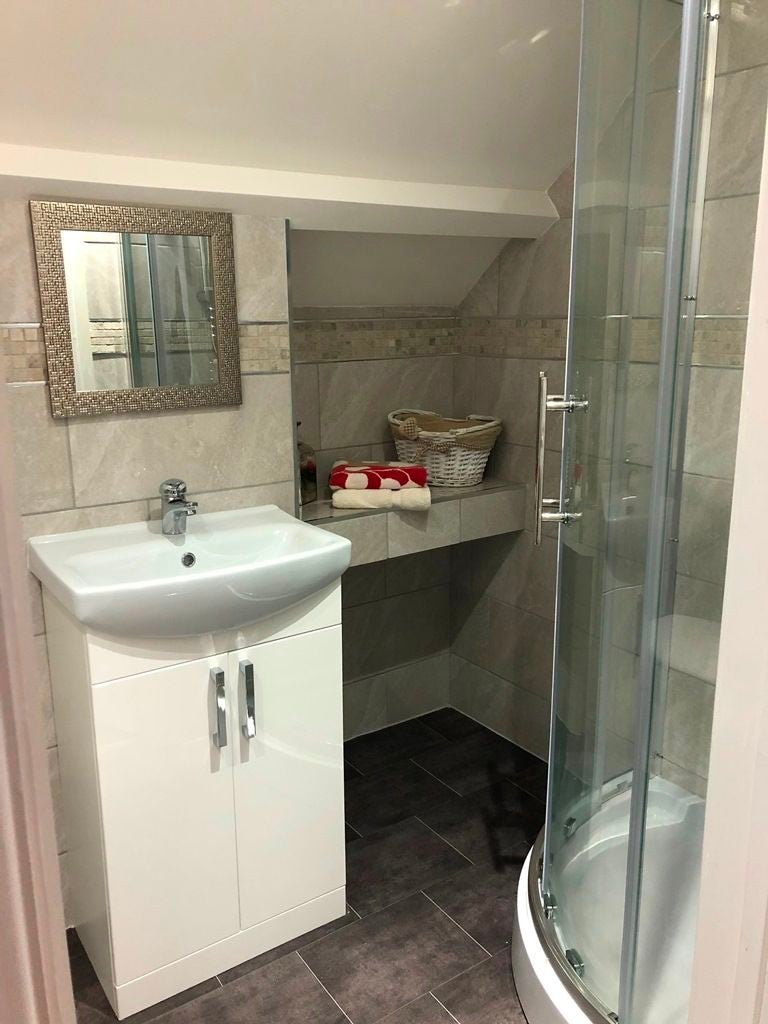 Room Hinderwell Street in Hull