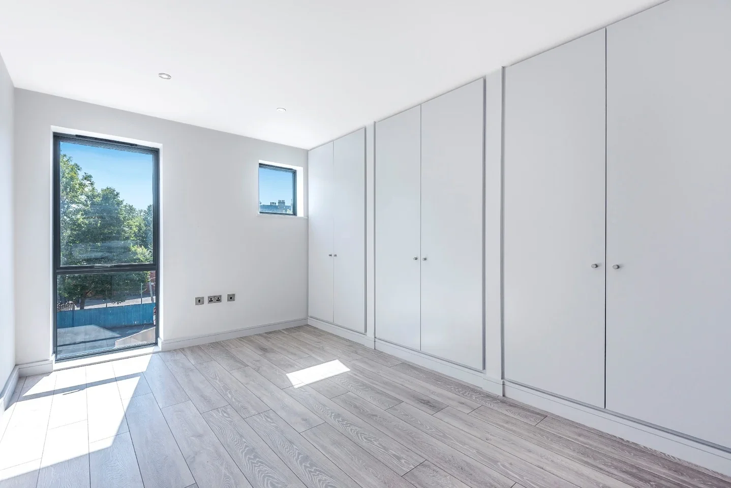 Flat Maple Road in Greater London