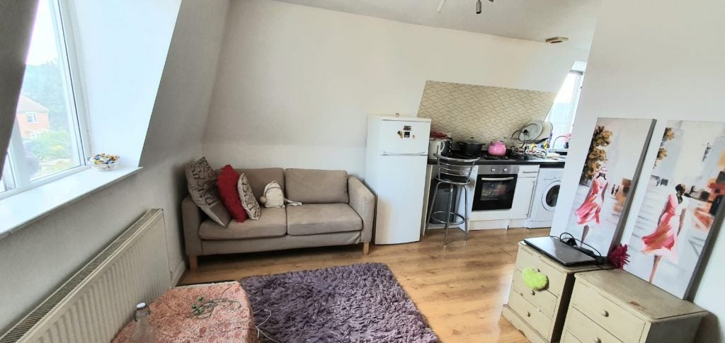 Flat Dollis Road in Greater London