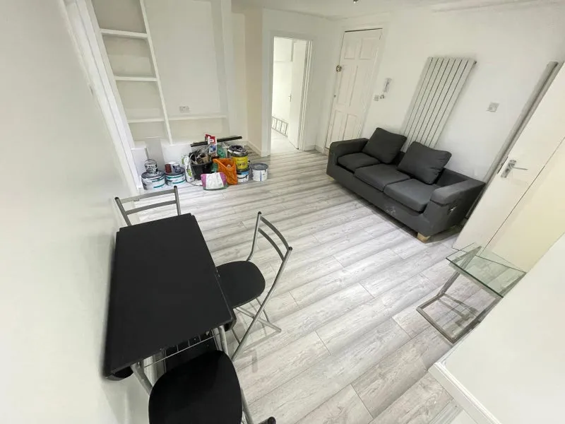 Flat Blackstock Road in Greater London