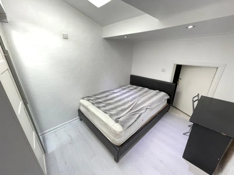 Flat Blackstock Road in Greater London