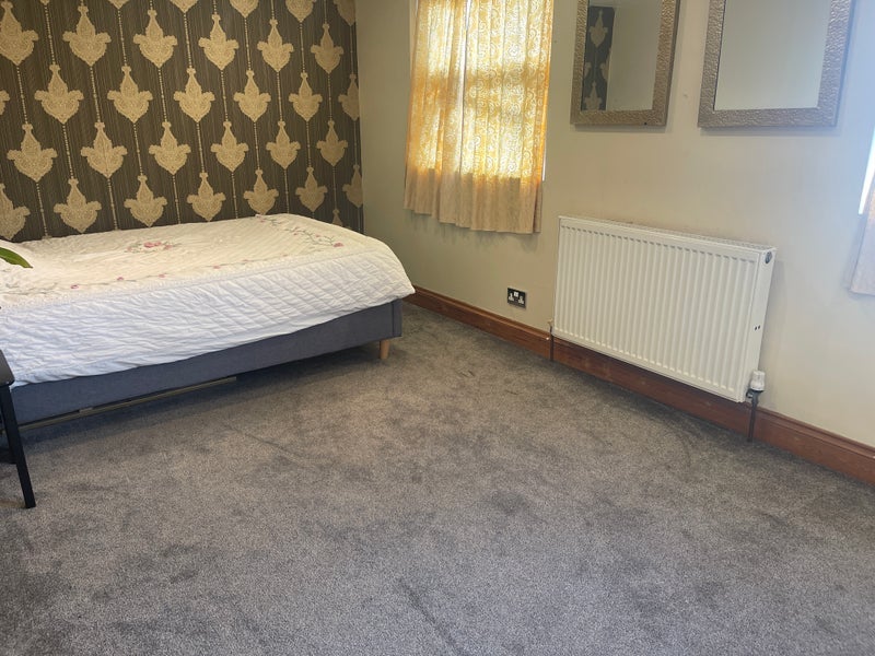 Room Romford Road in Greater London