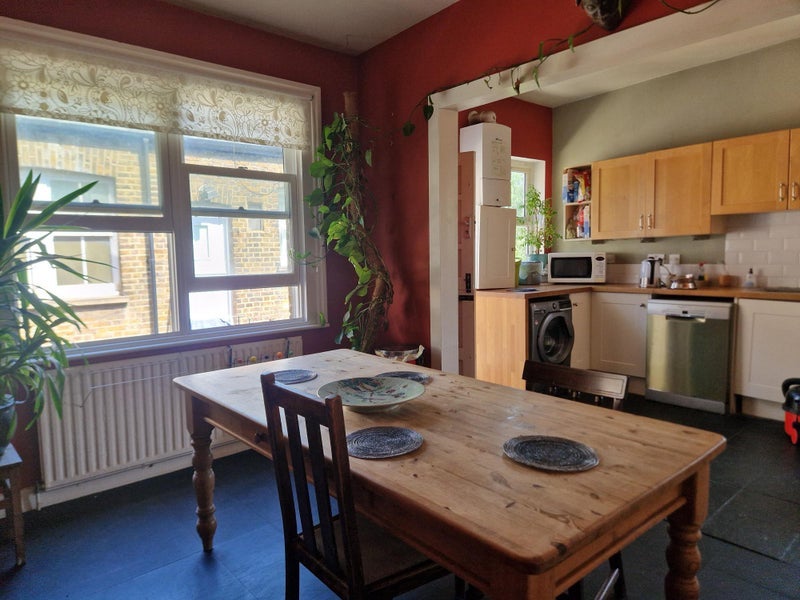Room Nascot Street in Greater London