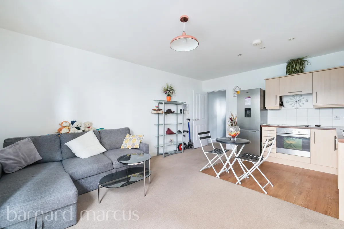Flat Surrey Street in Greater London