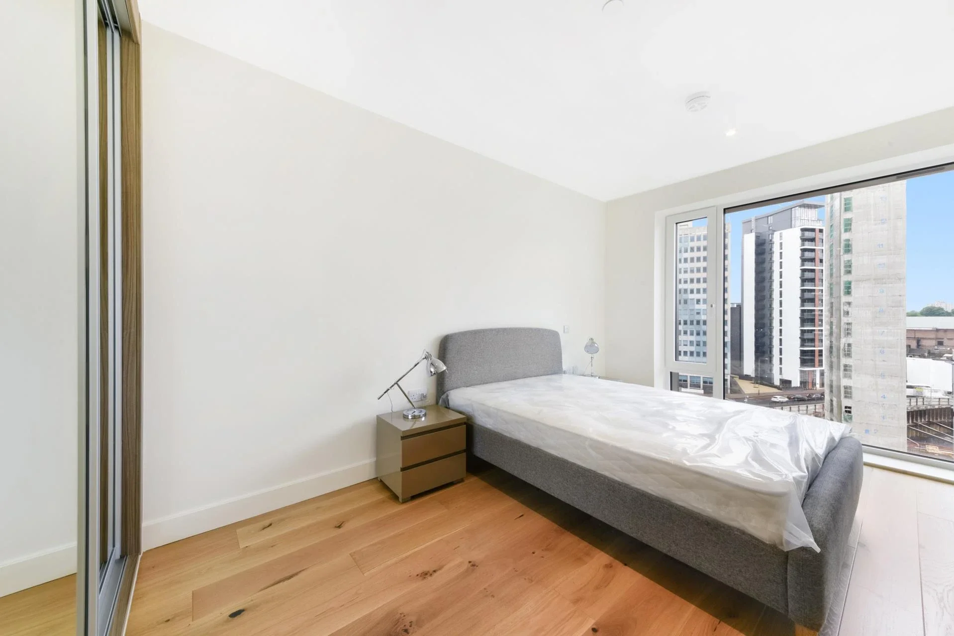 Flat Duke of Wellington Avenue in Greater London