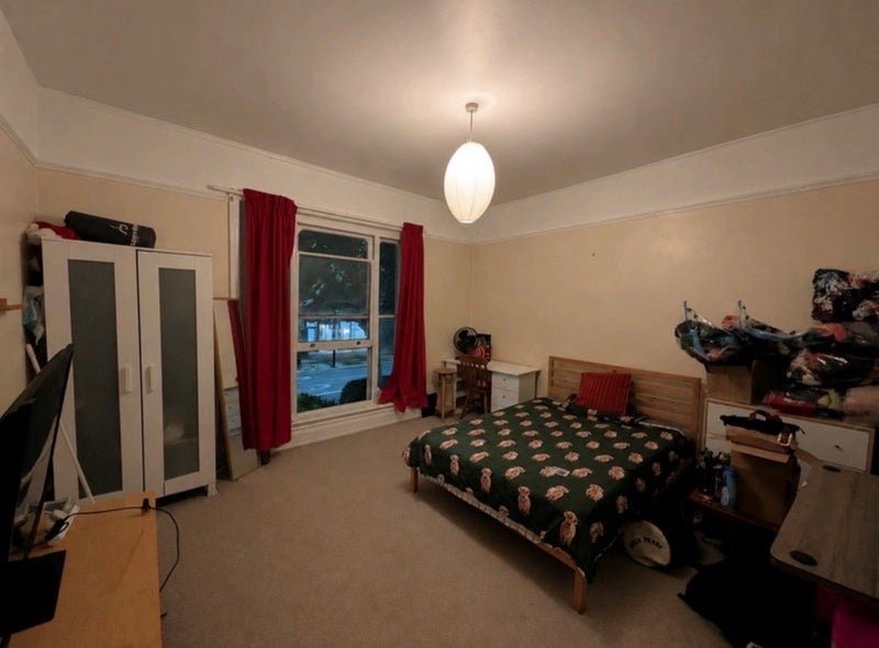 Room Chiswick High Road in Greater London
