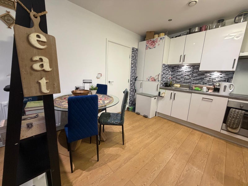 Flat Peto Mews in Greater London