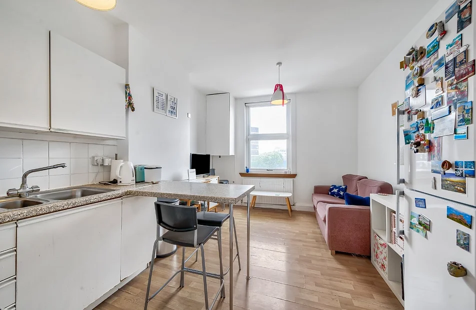 Flat Belsize Road in Greater London