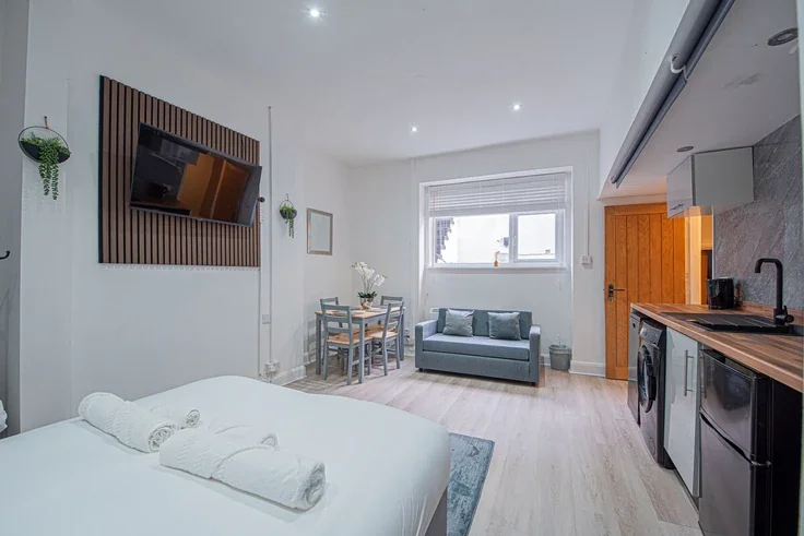 Flat Gloucester Terrace in City of Westminster