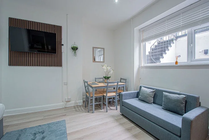 Flat Gloucester Terrace in City of Westminster