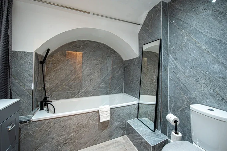 Flat Gloucester Terrace in City of Westminster