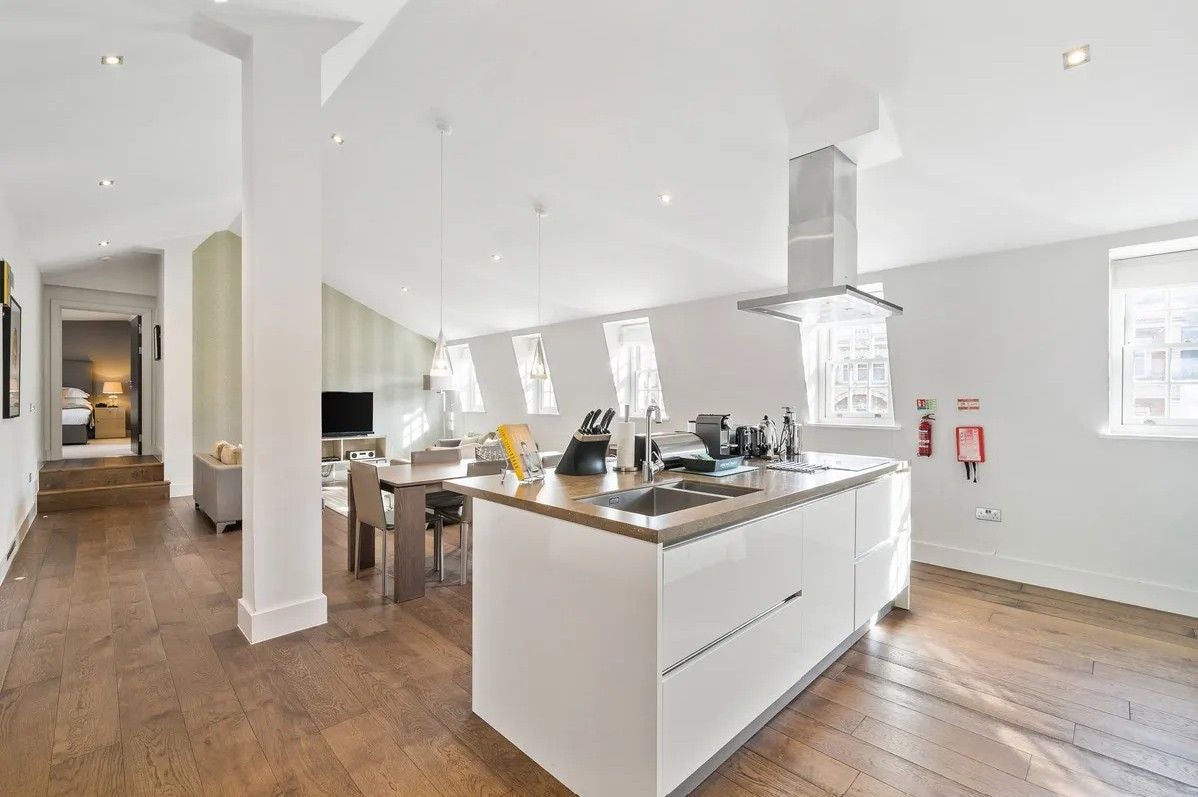 Flat Brompton Road in Greater London
