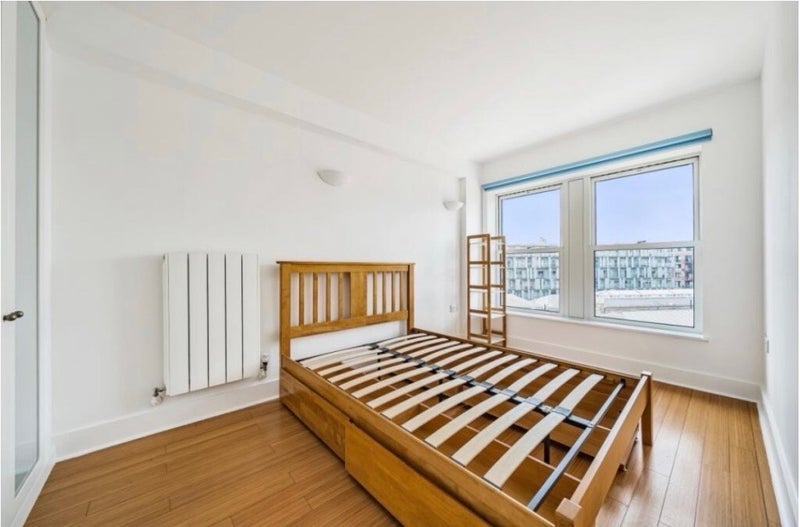 Room Duke of Wellington Avenue in Greater London