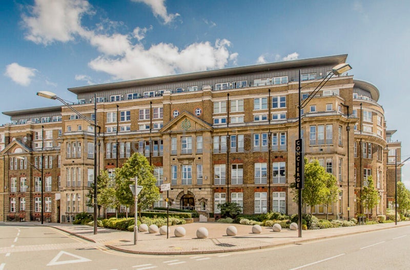 Room Duke of Wellington Avenue in Greater London